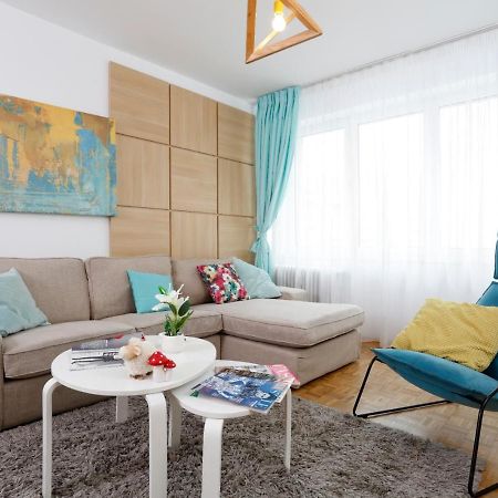 Lovely 2 Bedroom Apartment Near Old Town Bukarest Kültér fotó