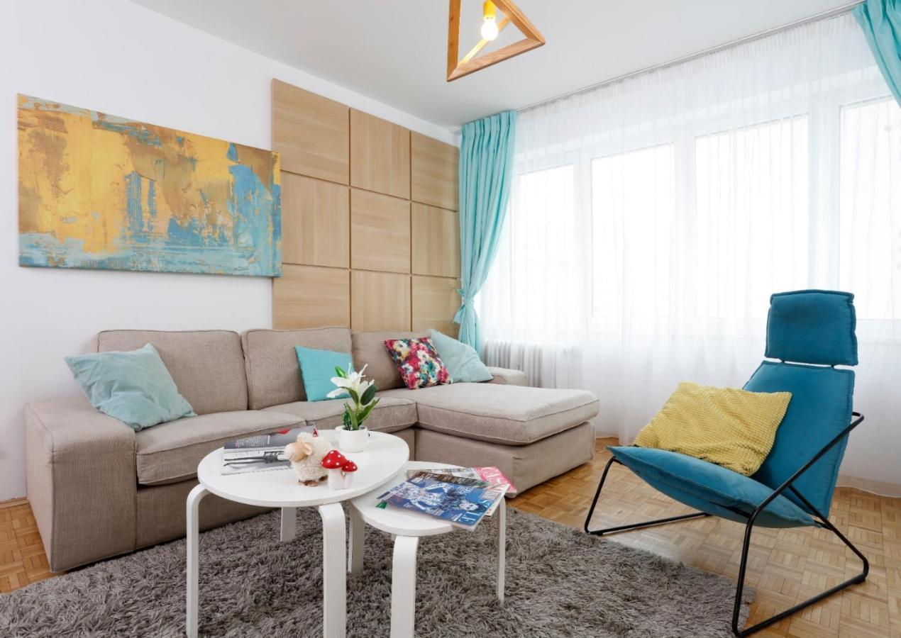 Lovely 2 Bedroom Apartment Near Old Town Bukarest Kültér fotó