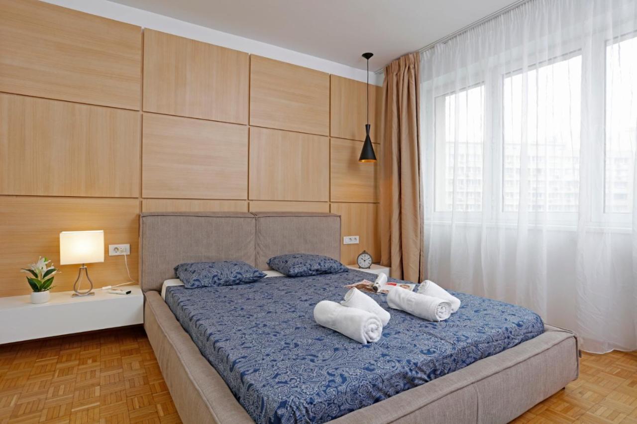 Lovely 2 Bedroom Apartment Near Old Town Bukarest Kültér fotó