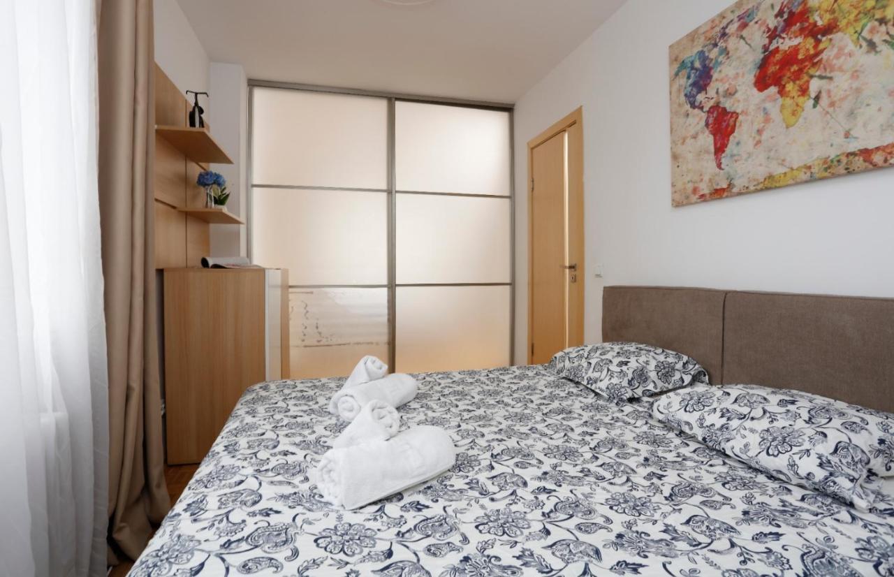 Lovely 2 Bedroom Apartment Near Old Town Bukarest Kültér fotó