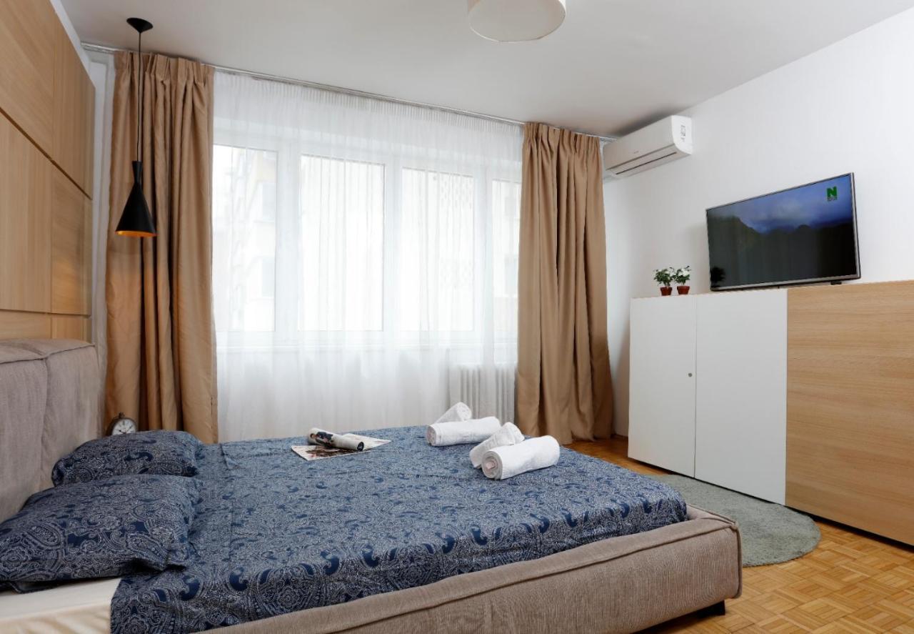 Lovely 2 Bedroom Apartment Near Old Town Bukarest Kültér fotó