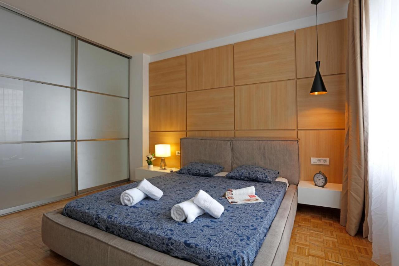 Lovely 2 Bedroom Apartment Near Old Town Bukarest Kültér fotó