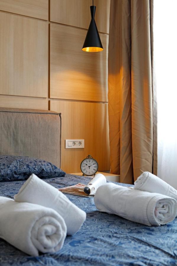 Lovely 2 Bedroom Apartment Near Old Town Bukarest Kültér fotó