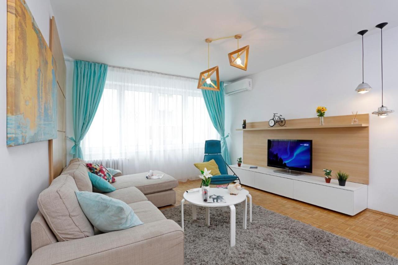 Lovely 2 Bedroom Apartment Near Old Town Bukarest Kültér fotó
