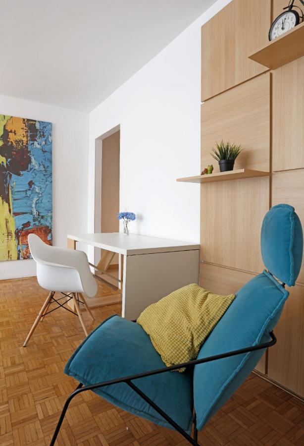 Lovely 2 Bedroom Apartment Near Old Town Bukarest Kültér fotó