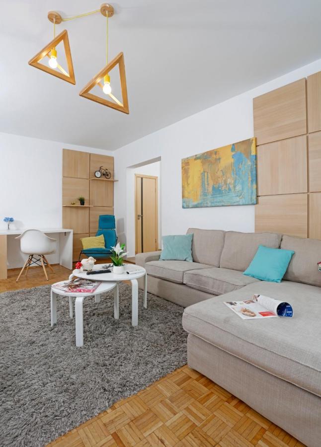 Lovely 2 Bedroom Apartment Near Old Town Bukarest Kültér fotó